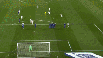 米体：弗拉霍维奇愿意留在尤文，但薪水始终是个问题